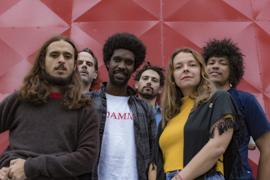Laure Briard avec les Boogarins